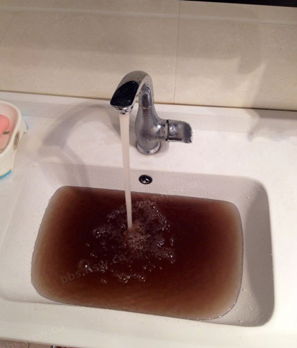 10�����磬��������԰С����������������ǵĻƺ�ɫҺ�� ���ѹ�ͼ