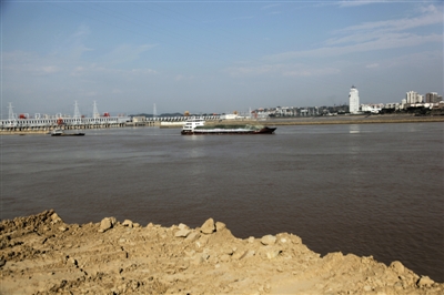 9��24�գ����ްӸ������Ρ�ˮ���¼����л���Ĳ��ѳ�������ÿ�첻���л���ͨ����Ƭˮ�򣬽�����ͣ���Ÿ���������洬��