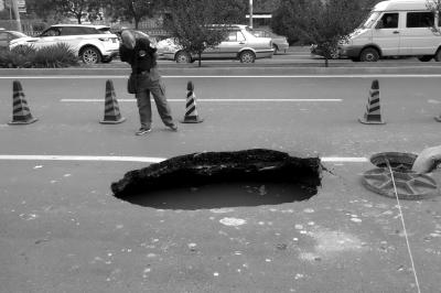 ����������·����ˮ�ܵ�����·������ ����4��