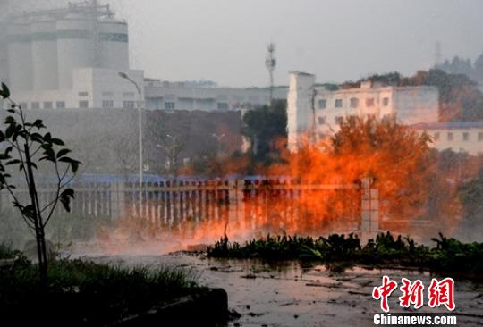 �Ĵ��ڽ�һ����С����Ȼ���ܵ�����й©���ȼ��